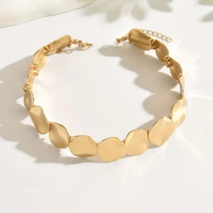 collar dorado de disco convexo geométrico